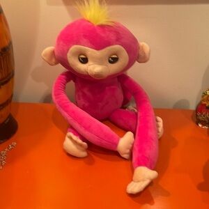 Fingerlings pink money like new